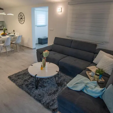 Kuca Za Odmor Lilly Villa Pula Exteriör bild