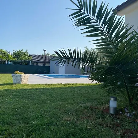 Kuca Za Odmor Lilly Villa Pula Exteriör bild